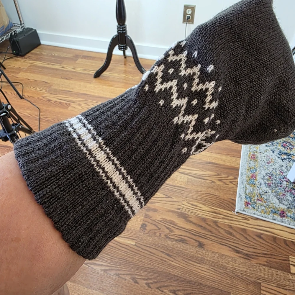 Canned Drink Knitted Mitton Holder Gray & White